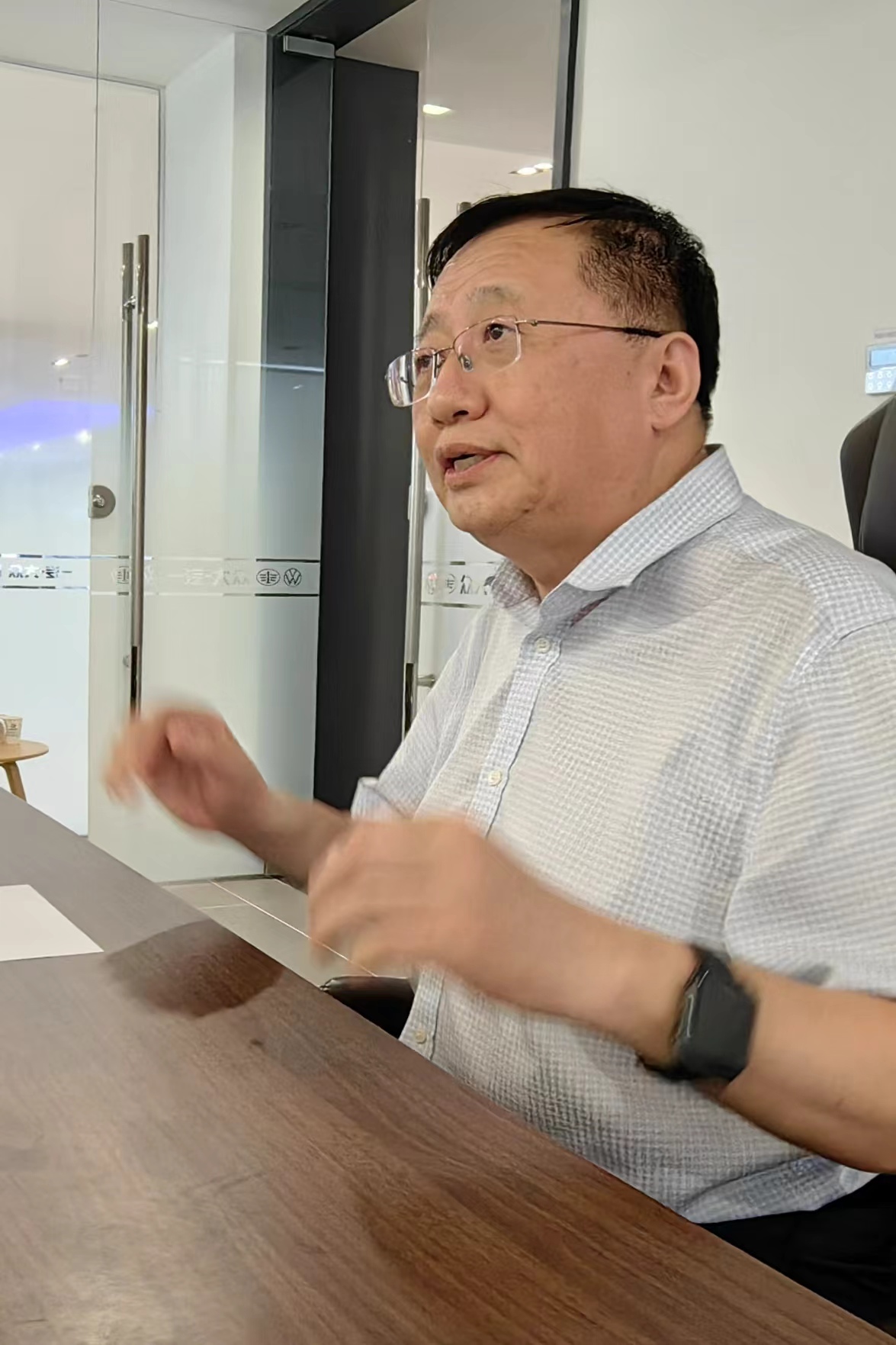 热烈接待吉林大学校务委员会副主任邴正一行 莅临深圳抖圈汽车集团指导